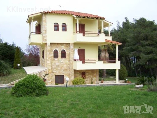 Продава Двуетажна къща с.Ушинци с голям двор