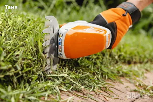 STIHL HSA 26 Акумулаторна ножица за храсти в комплект със зарядно и батерия , снимка 2 - Градински инструменти - 55849011