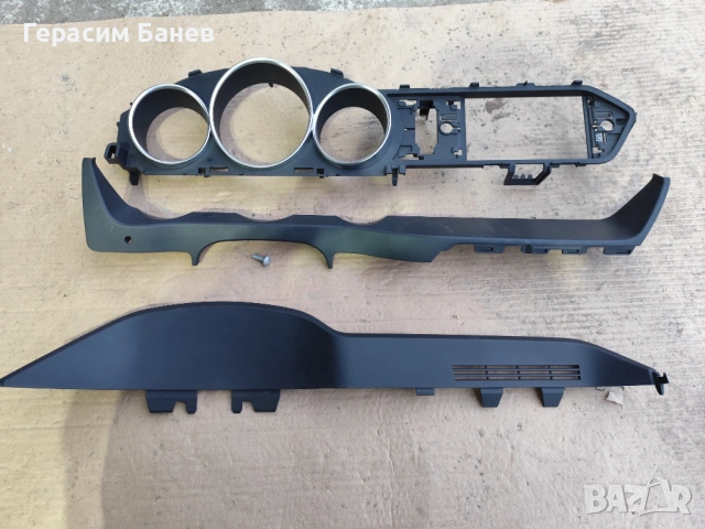 А2046890039/А2046890839  облицовка километраж+горна/долна лайсни  OEM MERCEDES W204 OM651 2014