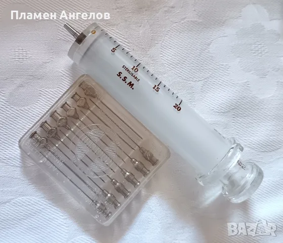 Винтидж френска стъклена спринцовка Flamiver и унгарски винтидж игли Medicor Record. , снимка 7 - Колекции - 55850869