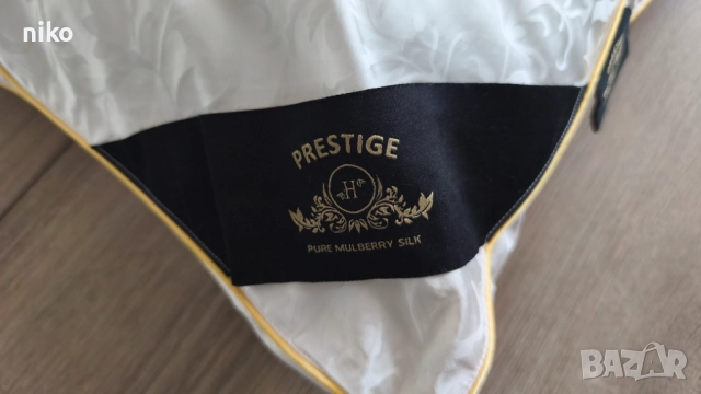 копринена възглавница с пълнеж от черничева коприна Prestige Pillows, снимка 2 - Възглавници - 52942568