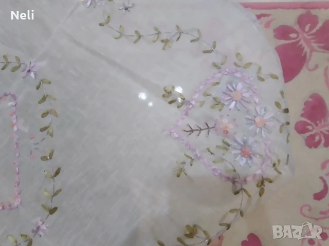 покривка с лилава бродерия, снимка 2 - Покривки за маси - 51161316