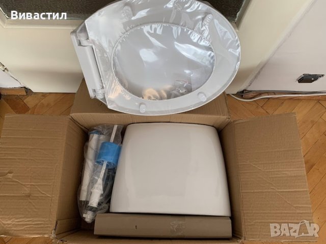 Порцеланово казанче с арматура и седалка за тоалетна чиния с включени консумативи за монтаж