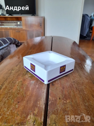 Стар пепелник Silk Cut