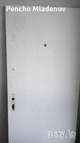 Продавам входна врата от Апартамент 