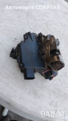 PA6.6GF30 АКТУАТОР ЗА ЗАКЛЮЧВАНЕ НА ВРАТА POM+TPE r 0515 ПРЕДНА дясна (Пътнически) Audi 00-06