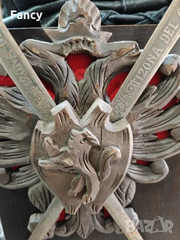 Декорация дърворезба с два стоманени меча , снимка 11 - Антикварни и старинни предмети - 49413690