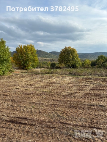 Продавам. парцели