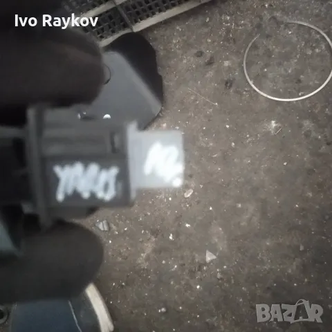 Бутон, авариини за TOYOTA YARIS  2010г, снимка 2 - Части - 48058283