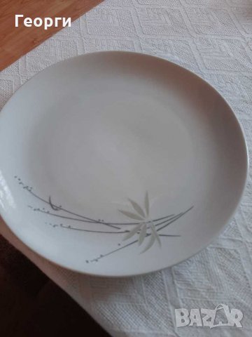 Порцеланова чиния, снимка 1 - Чинии - 31125212