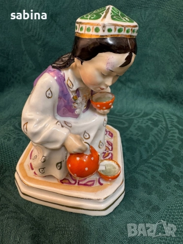 Статуетка „Малката домакиня“ / „Узбекско момиче с чайник“, Дулевский фарфоровый завод (Дулево), СССР