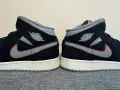 Jordan 1 Mid Black Particle Grey Gym Red (GS)., снимка 3