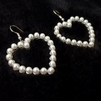 Дълги обеци сърца с бели перли , снимка 4 - Обеци - 40001290