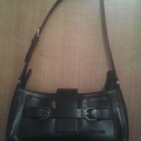 Малка черна кожена чанта на Esprit, снимка 1 - Чанти - 38789650