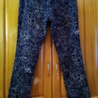 Черен прав еластичен панталон с бежови шарки "Gina",M/L, снимка 1 - Панталони - 40472328