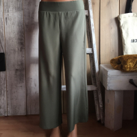 ✅ Широк панталон в маслено зелен цвят✅ м/л✅, снимка 3 - Панталони - 44694610