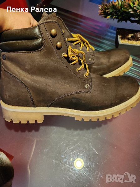 боти, снимка 1