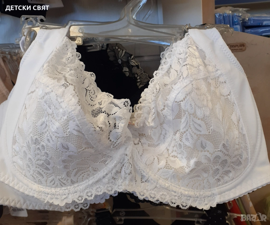 Нови сутиени с чашка Е, снимка 1