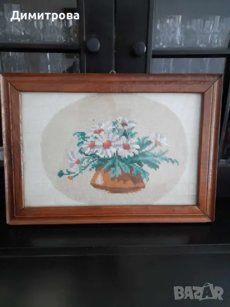 Ръчно ушит гоблен с дървена рамка и стъкло Маргарити, снимка 1