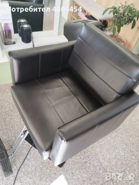 Фризьорски стол с повдигащ механизъм, снимка 1