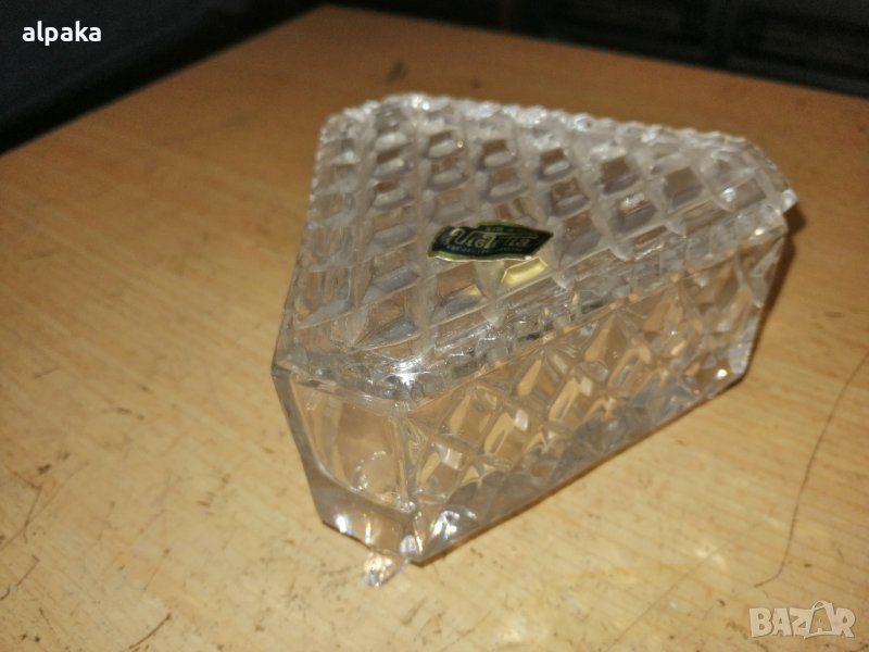 Продавам нова кристална бонбониера с капак, снимка 1