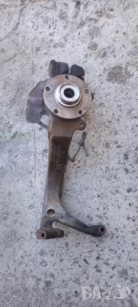 Преден десен шенкел за VW Passat B5, снимка 1