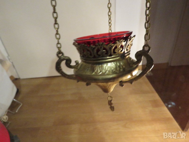 Старо кандило, Малко висящо бронзово кандило с червена стъкленица  - вис 35 см за църква параклис, снимка 1