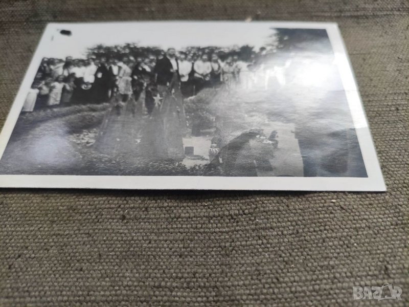 Продавам стара снимка На братската могила в парка на Свободата 1945, снимка 1