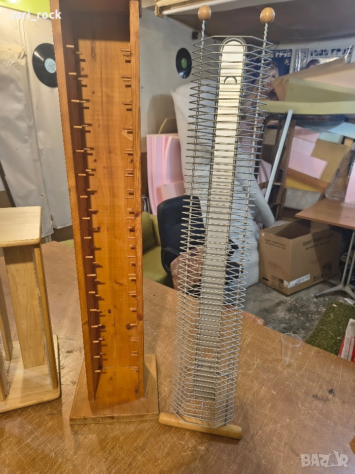 Две стойки за CD дискове, снимка 1