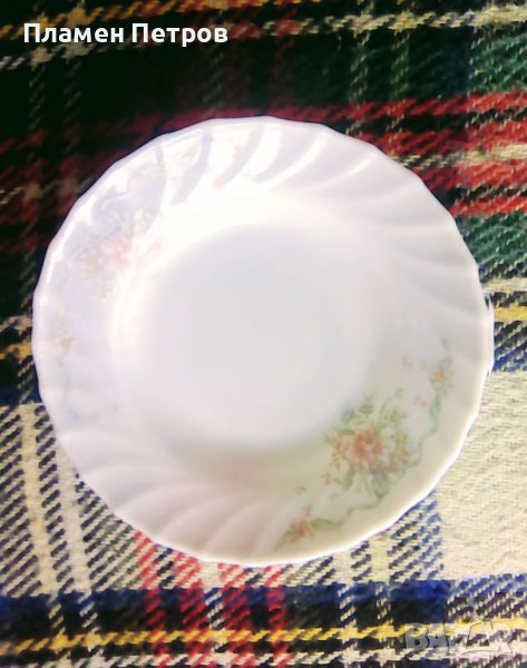 Продавам порцеланови чинии нови 6 броя , снимка 1