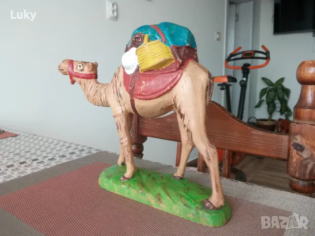 Стилна и красива с изработката си камила-Дърворезба., снимка 5 - Статуетки - 50076086