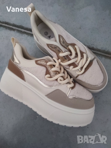 Дамски кецове в бежов цвят