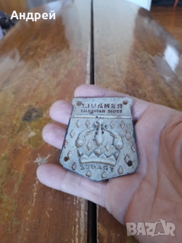 Стара емблема Renault Dauphine, снимка 3 - Други ценни предмети - 54357138