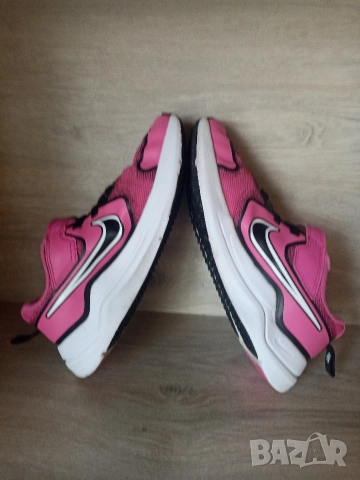 Детски маратонки Nike, снимка 5 - Детски маратонки - 54238236