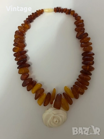 Винтидж старинно колие с натурален кехлибар и медальон цвете слонова кост , снимка 3 - Антикварни и старинни предмети - 53994235