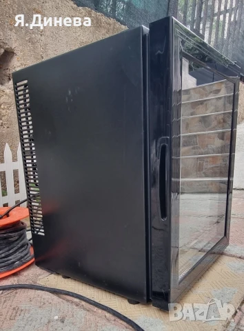 Хладилна витрина Klarstein 23L, снимка 4 - Витрини - 51271227