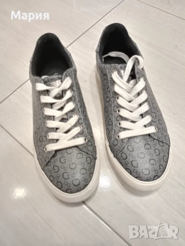 Кецове Guess, снимка 2 - Маратонки - 51407557