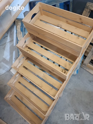 Дървен стелаж от касетки, снимка 2 - Стелажи и щандове - 52868317
