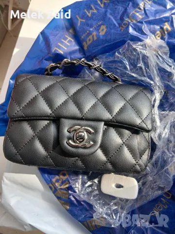 Черна чанта на Chanel , снимка 2 - Чанти - 55790492
