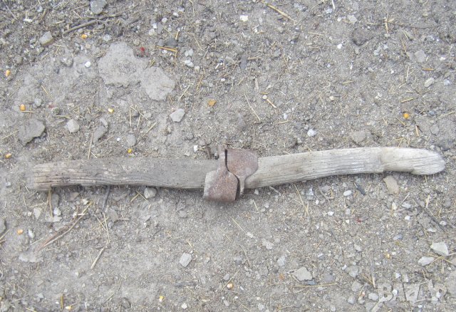 Хомот, кобилица от каруца 77см и 56см, част дърво дървен,турски чехли, Калашников тениска, снимка 3 - Други - 30192099