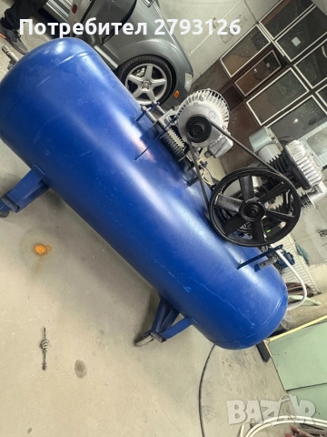 Италиански трифазен компресор , снимка 2 - Други машини и части - 51955621