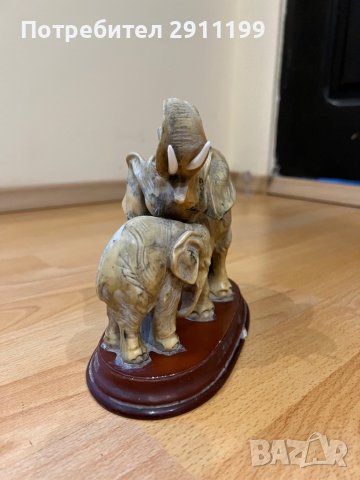 Статуетка на слон с малко слонче