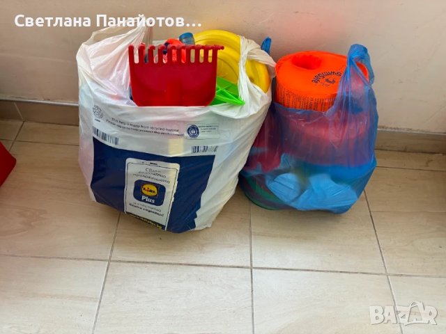 Огромен лот от плажни аксесоари и играчки. Имат нормални следи от употреба. Цената за всичко ОБЩО Е 