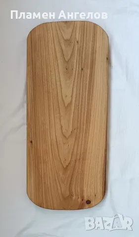 Дъска за рязане или голямо плато за сервиране. 