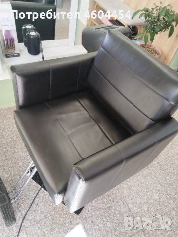 Фризьорски стол с повдигащ механизъм, снимка 1