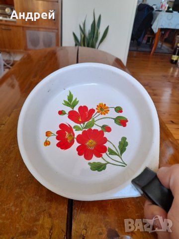 Стар емайлиран омлетен тиган,тиганче #12, снимка 4 - Антикварни и старинни предмети - 42654709