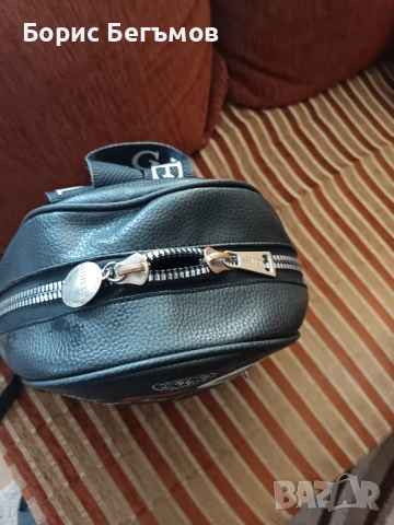 Дамска раница Guess, снимка 5 - Сакове - 52478028
