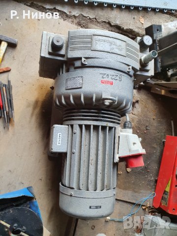 Вакуум помпа rietschle vacuum pumps суха 80m3  3 kW ел мотор, снимка 1 - Други машини и части - 30159262