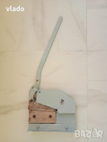 Гилотина за рязане на ламарина