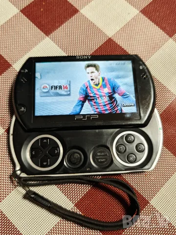 Sony PSP Go N1004 16GB + M2 4GB + кабел + CFW / игри